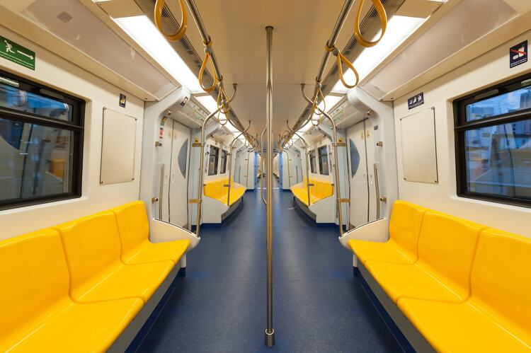 Ook in de metro kun je met OVpay betalen.