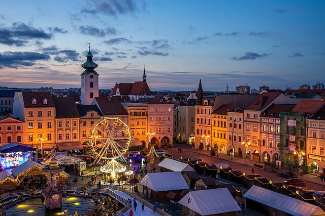 Ontdek met een trein een andere stad of bezoek eens een leuke kerstmarkt!